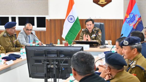 डीजीपी ने की Law and Order को लेकर हाईलेवल मीटिंग, कई पुलिसकर्मियों पर गिरी गाज, जानिए क्या उठाए सख्त कदम