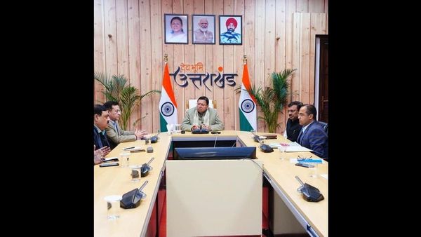 Uttarakhand News: मुख्यमंत्री पुष्कर सिंह धामी ने कानून व्यवस्था को लेकर उच्च स्तरीय बैठक ली