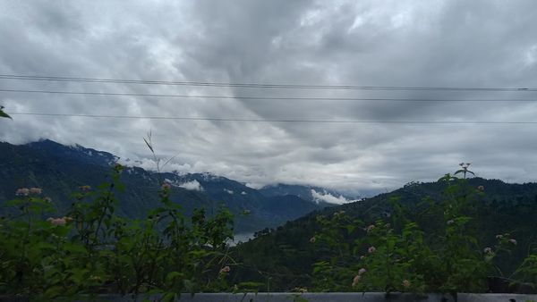 Uttarakhand Weather today बदला मौसम, फिर बारिश व बर्फबारी, जानिए कब तक और कहां-कहां