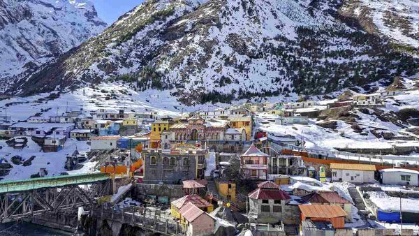 Uttarakhand Weather: मौसम का डबल अटैक, केदारनाथ-बद्रीनाथ में बर्फबारी के आसार, IMD ने जारी किया अलर्ट