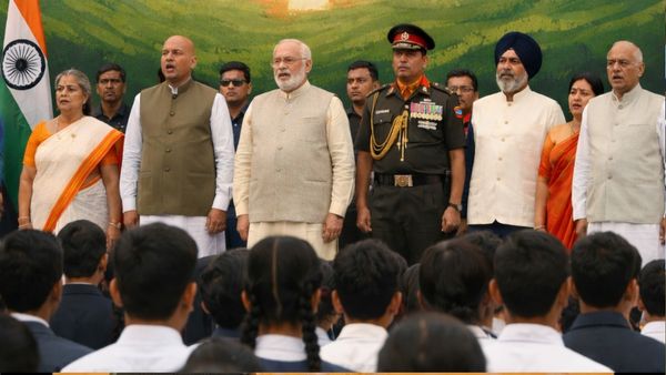 Vande Mataram New Rule: अब राष्ट्रगान से पहले बजेगा ‘वंदे मातरम्’, केंद्र सरकार का क्या हैं नया नियम?