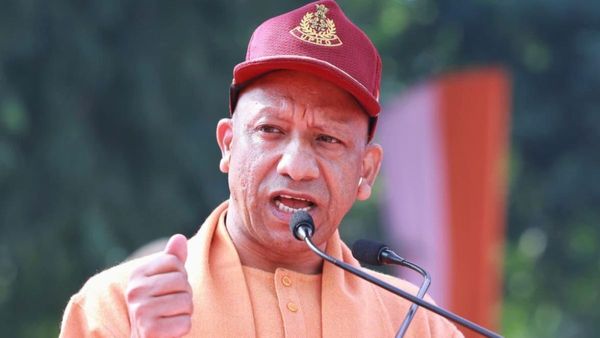 UP के कर्मचारियों के लिए बड़ी खबर, CM योगी ने HOLI से पहले सैलरी और छुट्टियों का दिया आदेश