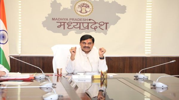 MP News: कटनी में CM मोहन यादव की सुरक्षा में बड़ी चूक, हेलीपैड के पास फूटे पटाखे, पुलिस ने की FIR