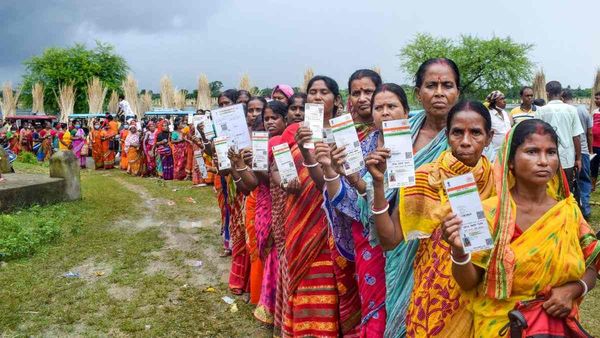 Aadhaar Card Update Rules: UIDAI की चेतावनी, आधार में हर जानकारी बार-बार नहीं बदली जा सकती, क्या है नया नियम?