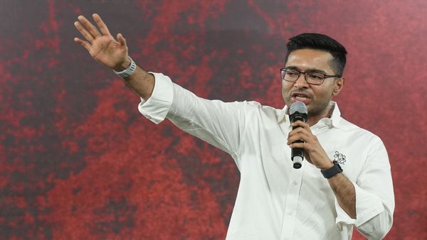 President Vs Mamata Banerjee: राष्ट्रपति प्रोटोकॉल विवाद में TMC सांसद अभिषेक बनर्जी कूदे, केंद्र पर लगाए आरोप