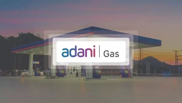 Adani Total Gas का फैसला: CNG और घरेलू PNG के दाम बरकरार, कुछ उद्योगों के लिए गैस सप्लाई सीमित