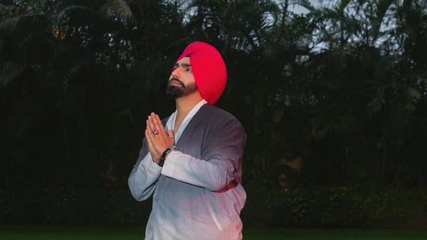 Ammy Virk:'मैं बेड के नीचे छिप जाऊंगी',कौन हैं सिंगर एमी, जिनकी बीवी-बेटी UAE में फंसीं, रूला देेगा मैसेज