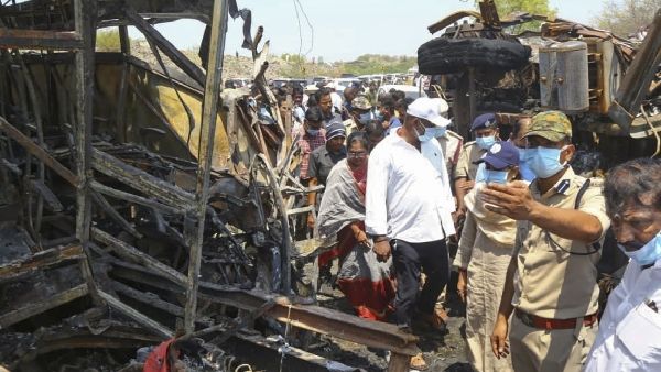 Andhra Bus Fire Tragedy: कैसे एक बस बनी आग का गोला? 5 महीने के बच्चे समेत 14 लोग जिंदा जले, तड़प-तड़पकर मौत
