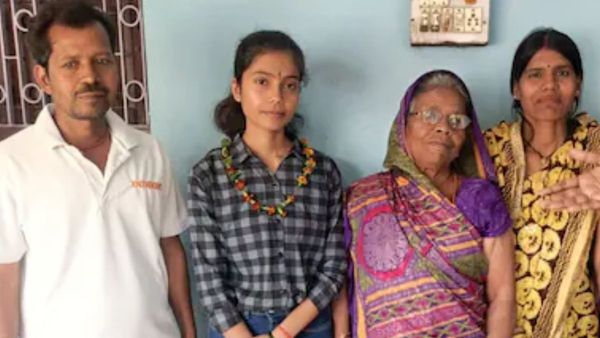 आर्थिक तंगी को मात देकर बनीं स्टेट टॉपर, अखबार बेचने वाले की बेटी ने गाड़ा झंडा, दिल छू लेगी मानवी की कहानी