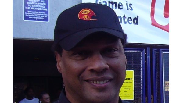 वाइकिंग्स के ऑल-प्रो डिफेंसिव बैक जॉय ब्राउनर का निधन