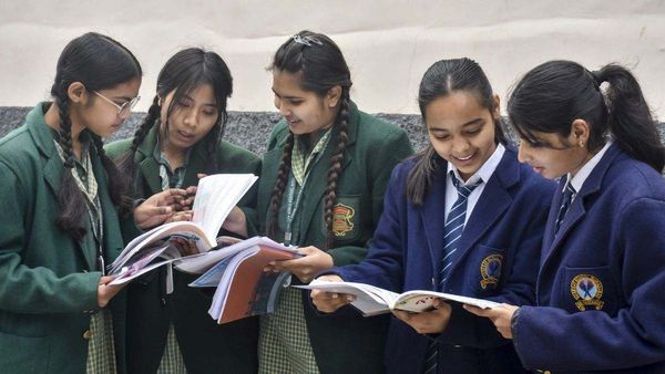 CBSE Board Exams: बहरीन से लेकर दुबई तक, CBSE ने स्थगित की 10वीं-12वीं की बोर्ड परीक्षाएं
