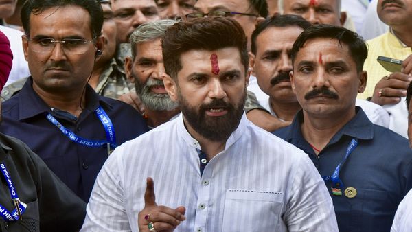 CEC Gyanesh Kumar पर टीएमसी के महाभियोग प्रस्ताव लाने पर चिराग पासवान भड़के, 'हर संस्था पर शक कहां से जायज?'