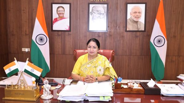 Delhi Gaushala Mission: 10 गौशालाएं से शुरुआत, 40 तक प्लान! CM रेखा गुप्ता का ऐलान—अब गोबर से बनेगी गैस