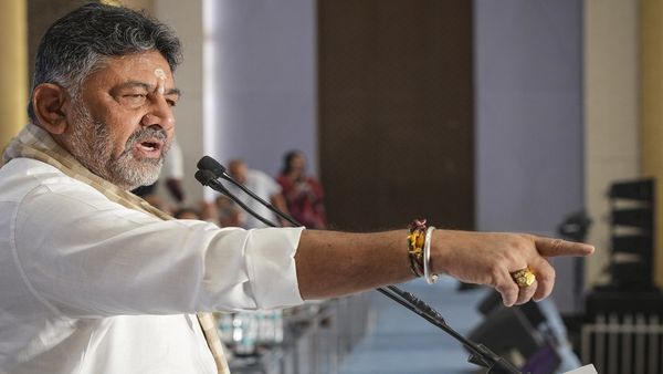 Iran Israel War: कर्नाटक के डिप्टी सीएम DK शिवकुमार बोले- 'राज्य सरकार अलर्ट, फंसे लोगों को लाएंगे वापस'