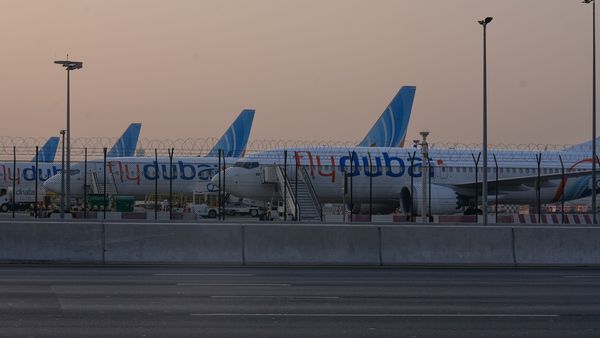 Dubai International Airport News: ड्रोन हमले के बाद दुबई एयरपोर्ट से उड़ानें फिर शुरू, सीमित संख्या में ऑपरेशन