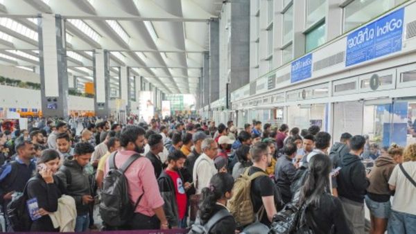 मिडिल ईस्‍ट संकट के बीच दिल्ली और बेंगलुरु एयरपोर्ट की 175 इंटरनेशनल उड़ानें रद्द, मचा हडकंप
