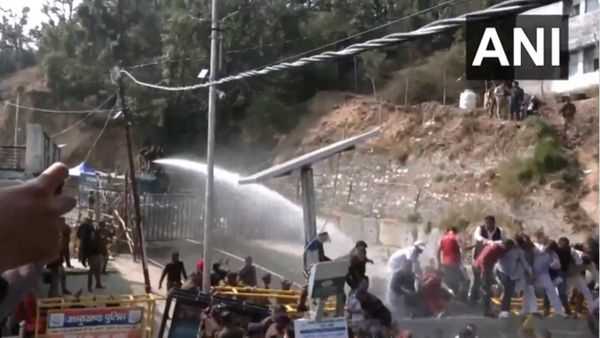 Gairsain Assembly Protest: बजट सत्र के बीच उत्तराखंड में बवाल, कांग्रेस कार्यकर्ता ने किया विधानसभा घेराव