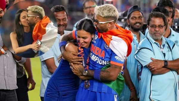 जश्न या अश्लीलता? हार्दिक पांड्या की इस हरकत पर फूटा फैंस का गुस्सा, सोशल मीडिया पर लगा 'छपरी' का टैग