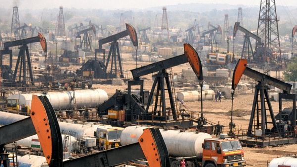 India Oil Production: भारत की वो जगह जहां पर हैं तेल का अथाह भंडार, हर दिन निकलता है हजारों लीटर Oil
