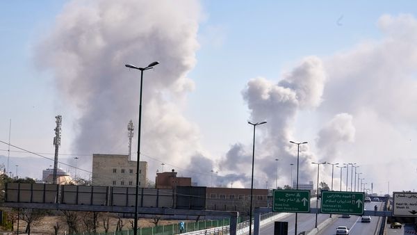 Iran Israel War: तेहरान पर कहर बनकर टूट रहा है IDF, ताबड़तोड़ हमलों में 8 की मौत और 80 घर हुए जमींदोज