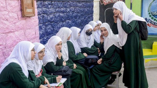 Kashmir School Closed: विरोध प्रदर्शन की वजह से बंद हुए घाटी के स्कूल, बोर्ड परीक्षाओं को लेकर आया बड़ा अपडेट