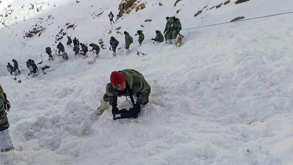 Ladakh Avalanche Death News: श्रीनगर-लेह हाईवे पर हिमस्खलन, 7 की मौत-5 घायल, रास्ते ब्लॉक, कैसे-क्या हुआ?