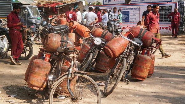 LPG Cylinder Booking Rules: अब 45 दिन बाद ही बुक होगा गैस सिलेंडर! OTP डिलीवरी और सप्लाई को लेकर बदले नियम