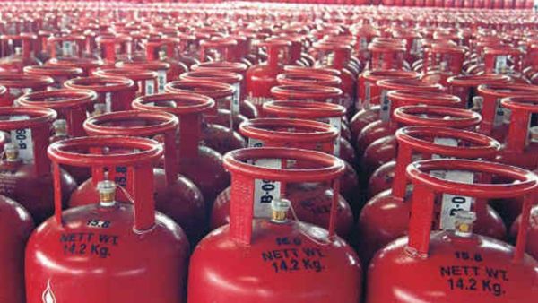 LPG Shortage के बीच झांसी से 524 सिलेंडर से भरा ट्रक हुआ चोरी, क्‍या थी सभी Cylinder की कुल कीमत?