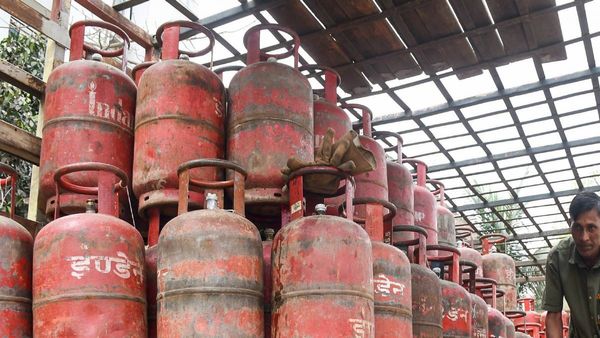 केंद्र सरकार ने रिफाइनरियों को दिया सख्‍त आदेश, LPG बुकिंग को लेकर बदला ये नियम