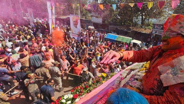 MP News: महाकाल की परंपरागत गेर में शामिल हुए मुख्यमंत्री डॉ. मोहन यादव, रंग-गुलाल के साथ मनाई रंग पंचमी