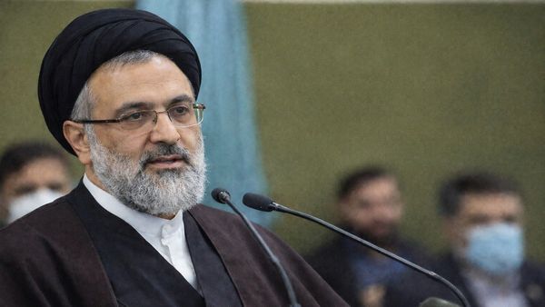 Mojtaba Khamenei Injury: ईरान के नए सुप्रीम लीडर मोजतबा खामेनेई घायल हैं? ईरानी TV के शो के बाद अटकलें तेज