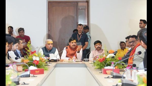 MP News: बाबा काशी विश्वनाथ की शरण में सीएम डॉ. मोहन यादव, बोले- एमपी-यूपी मिलकर लिखेंगे विकास की नई इबारत