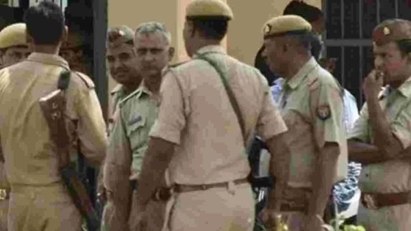 गाजियाबाद पुलिस ने जासूसी के आरोप में तीन गिरफ्तार