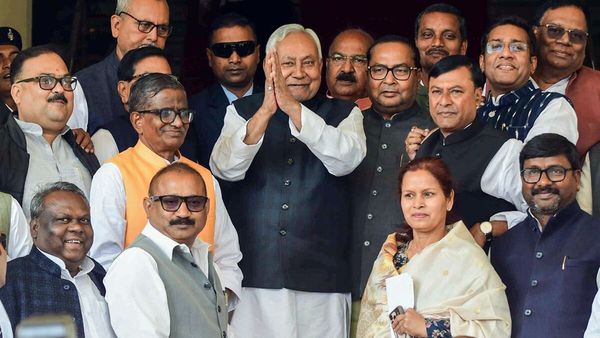 राज्यसभा के बाद भी 6 महीने तक CM रह सकते हैं नीतीश कुमार! क्या सांसद-मुख्यमंत्री दोनों संभव? संवैधानिक नियम