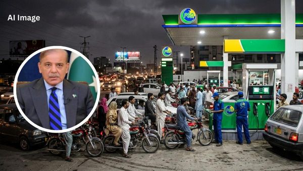 Pakistan Petrol Price: आधी रात से हाहाकार! पाकिस्तान में पेट्रोल ₹55 महंगा, अब एक लीटर के लिए देने होंगे इतने