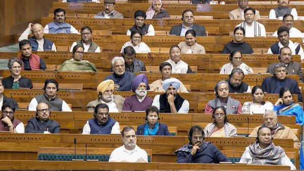 Parliament Today: संसद बजट सत्र का चौथा दिन, आज भी हंगामे की भेंट चढ़ सकती है सदन की कार्यवाही