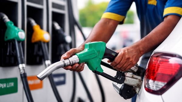 Petrol Price Hike: ईरान जंग का पहला झटका! पावर पेट्रोल हुआ महंगा, इतना बढ़ा दाम, चेक करें लेटेस्ट रेट 