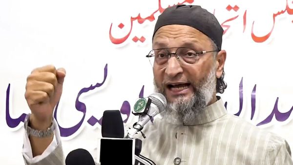 'इफ्तार पर एक्शन, शराब पर चुप्पी?', वाराणसी मामले में ओवैसी ने सरकार को घेरा, बोले-मुस्लिम होने की मिली सजा?