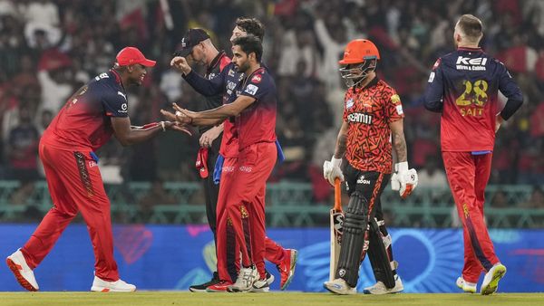 RCB vs SRH: चिन्नास्वामी में फिर मचेगा गदर! होगी चौके-छक्कों की बारिश? पिच और वेदर रिपोर्ट आई सामने
