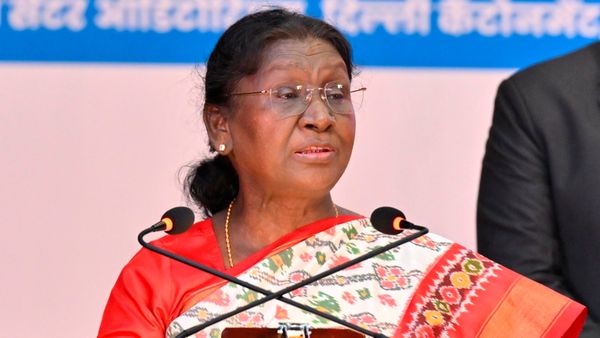 राष्ट्रपति मुर्मू के ‘अपमान’ पर सियासी तूफान? संथाल सम्मेलन से उठा विवाद, ममता सरकार पर केंद्र के सवाल