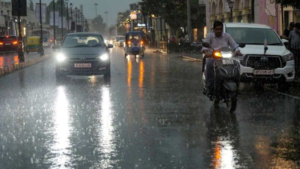 Weather In UP: यूपी के 35 जिलों में भारी बारिश का अलर्ट, IMD ने जारी की चेतावनी, गाजियाबाद में बदला मौसम