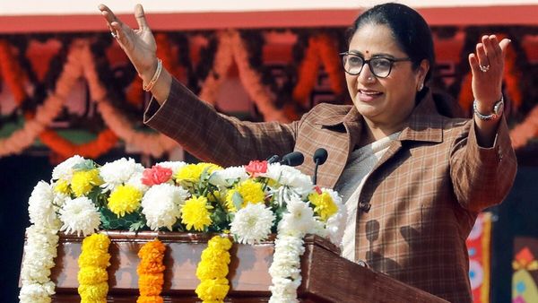 दिल्ली में बेघर और बेसहारा लोगों का सहारा बना ये आश्रम, 12वीं सालगिरह पर पहुंचीं CM रेखा गुप्ता ने क्या कहा?