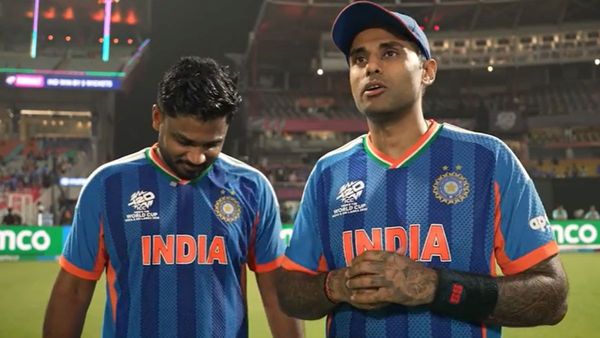 'रुलाएगा क्या पगले,' सूर्या की किस बात पर भावुक हो गए संजू सैमसन, वीडियो ने लगाई आग