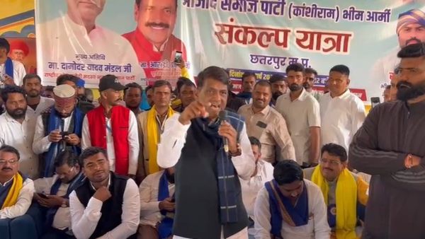 Chhatarpur News: दामोदर यादव मंडल की हुंकार: आडंबर और जातिवाद पर तीखा प्रहार, हजारों समर्थकों का संकल्प