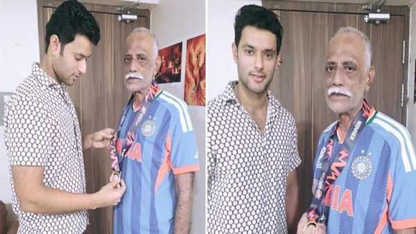 'मेरे जीवन के असली हीरो', वर्ल्ड कप जीतने के बाद शिवम दुबे ने पिता को पहनाया गोल्ड मेडल, आंखें हुईं नम!