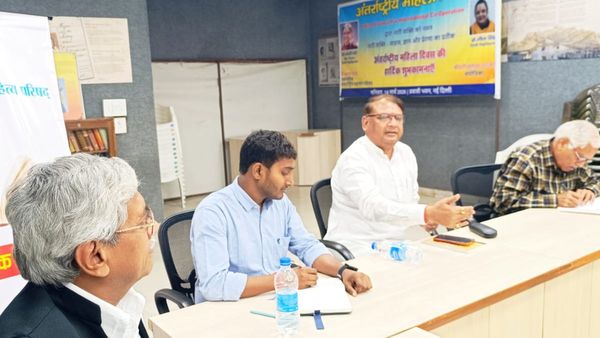 श्रीधर पराड़कर की धर्म साहित्य पुस्तक पर हुई गोष्‍ठी, शोध और भारतीय ज्ञान परंपरा पर हुआ विमर्श