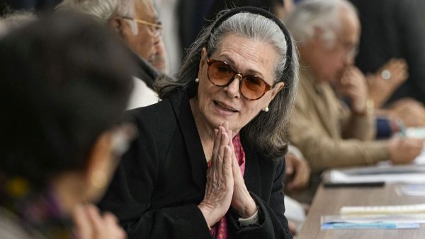 Sonia Gandhi Health Update: सोनिया गांधी को अस्पताल से कब मिलेगी छुट्टी? हॉस्पिटल से आया हेल्थ स्टेटस पर अपडेट