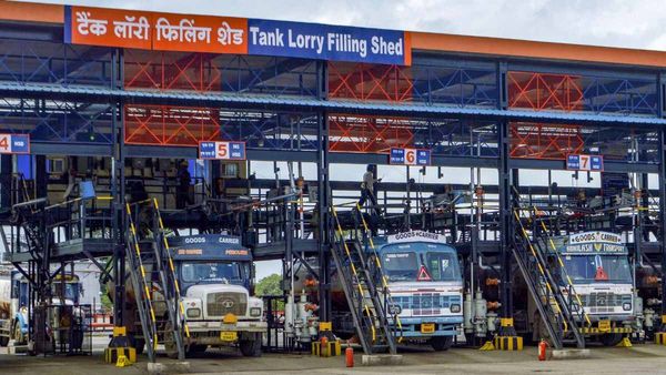 Bangladesh Fuel Crisis: संकट में बांग्लादेश की लाइफलाइन बना भारत! पाइपलाइन से भेजा इतने टन डीजल