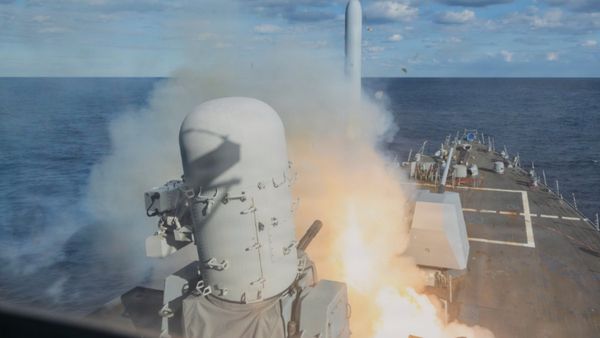 'अमेरिका ने 9 ईरानी जहाज डुबाए', ट्रंप के दावों से मिडिल ईस्ट में मचा हड़कंप, Video