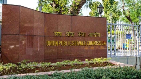 UPSC Toppers: चौकीदार के बेटे से लेकर आजमगढ़ के सगे भाई-बहन तक, यूपी के इन छात्रों ने यूपीएससी में गाड़ा झंडा